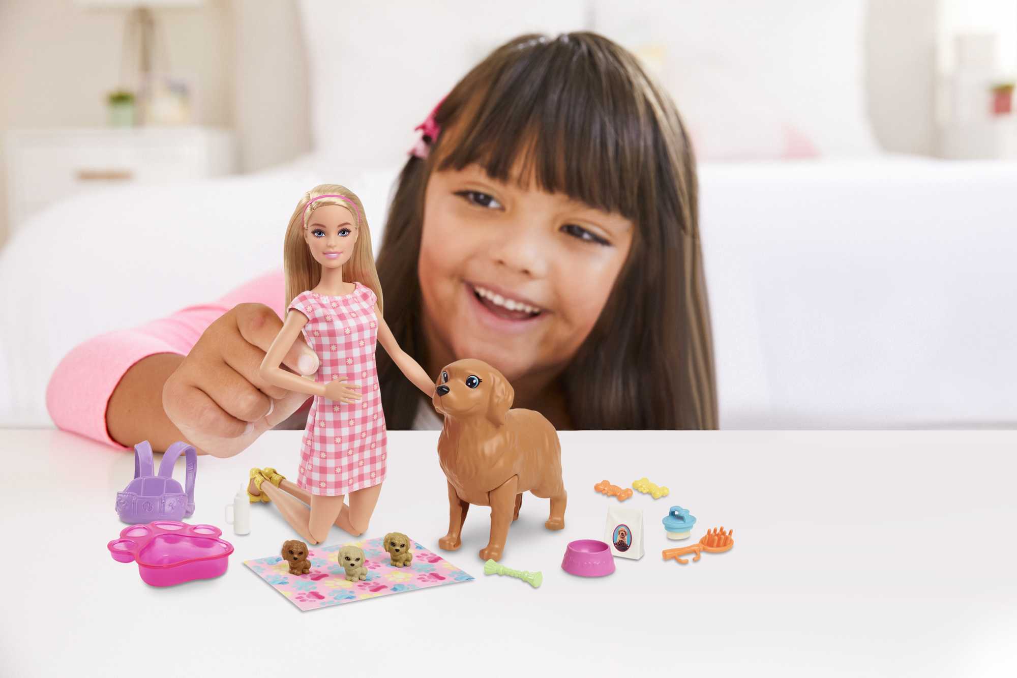 Barbie® ve Hayvan Dostları Oyun Seti, köpek, 3 yavru köpek ve aksesuarlar, 3-7 yaş