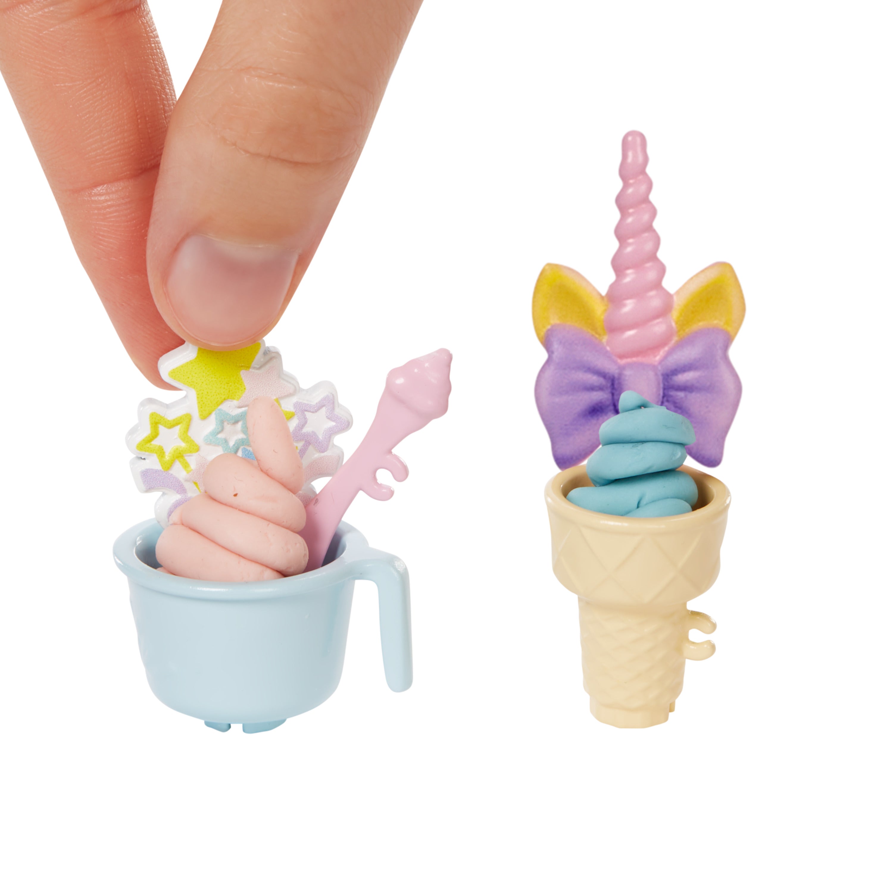 Barbie® Dondurma Dükkanı Oyun Seti, 30 cm sarışın bebek, dondurma yapabilme özelliği ve gerçeğe uygun oyun aksesuarları
