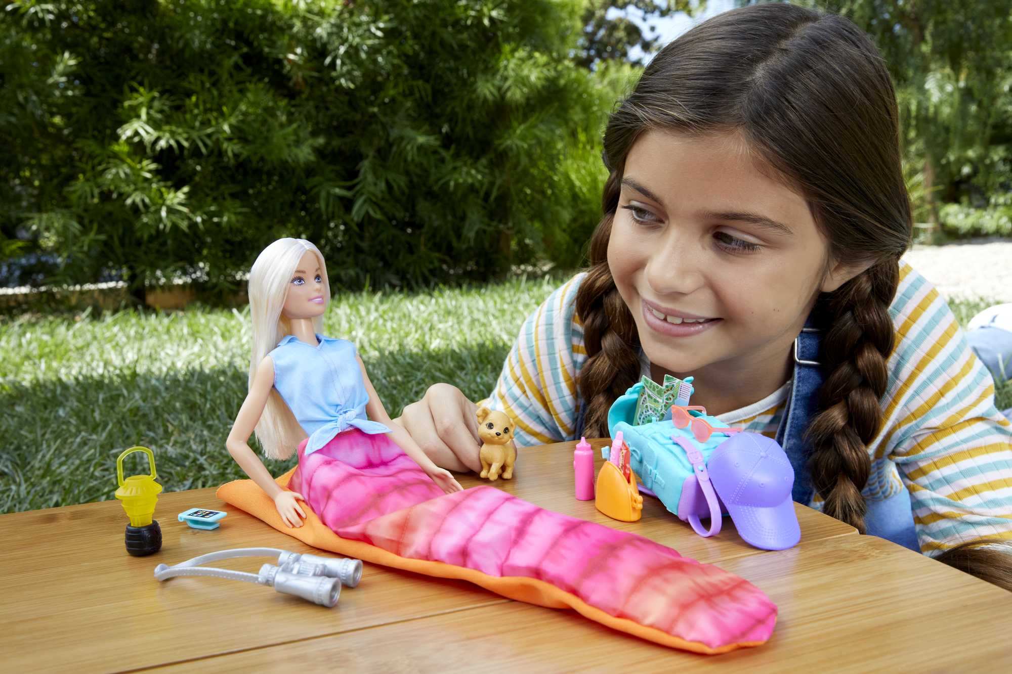 Barbie Kampa Gidiyor Oyun Seti, yavru köpeği ve 10'dan fazla aksesuar, 3-7 yaş