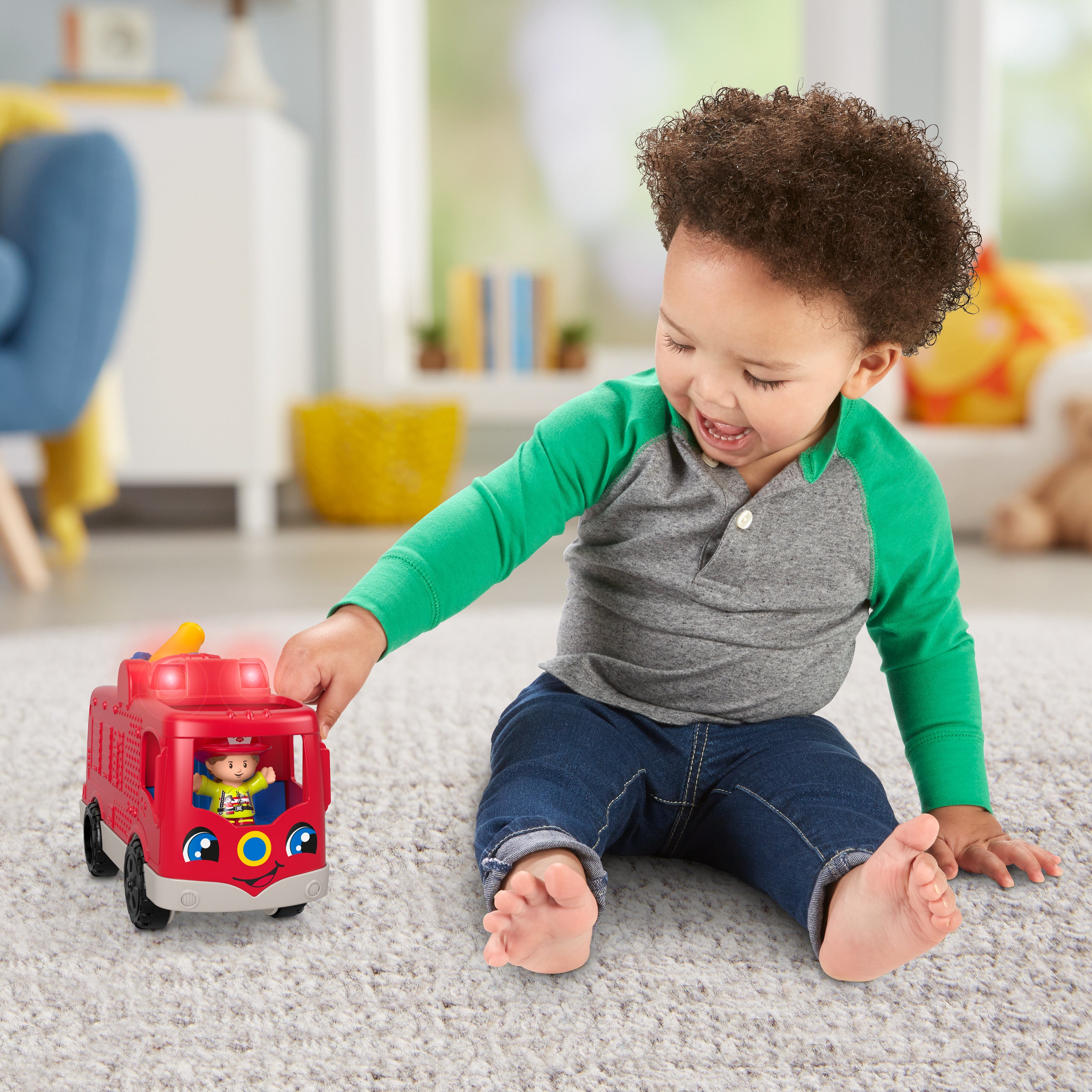 Little People Yardımsever İtfaiye Arabası, Türkçe ve İngilizce dil seçenekleriyle, eğlenceli müzikleriyle, 1-5 yaş arası çocuklar için uygundur