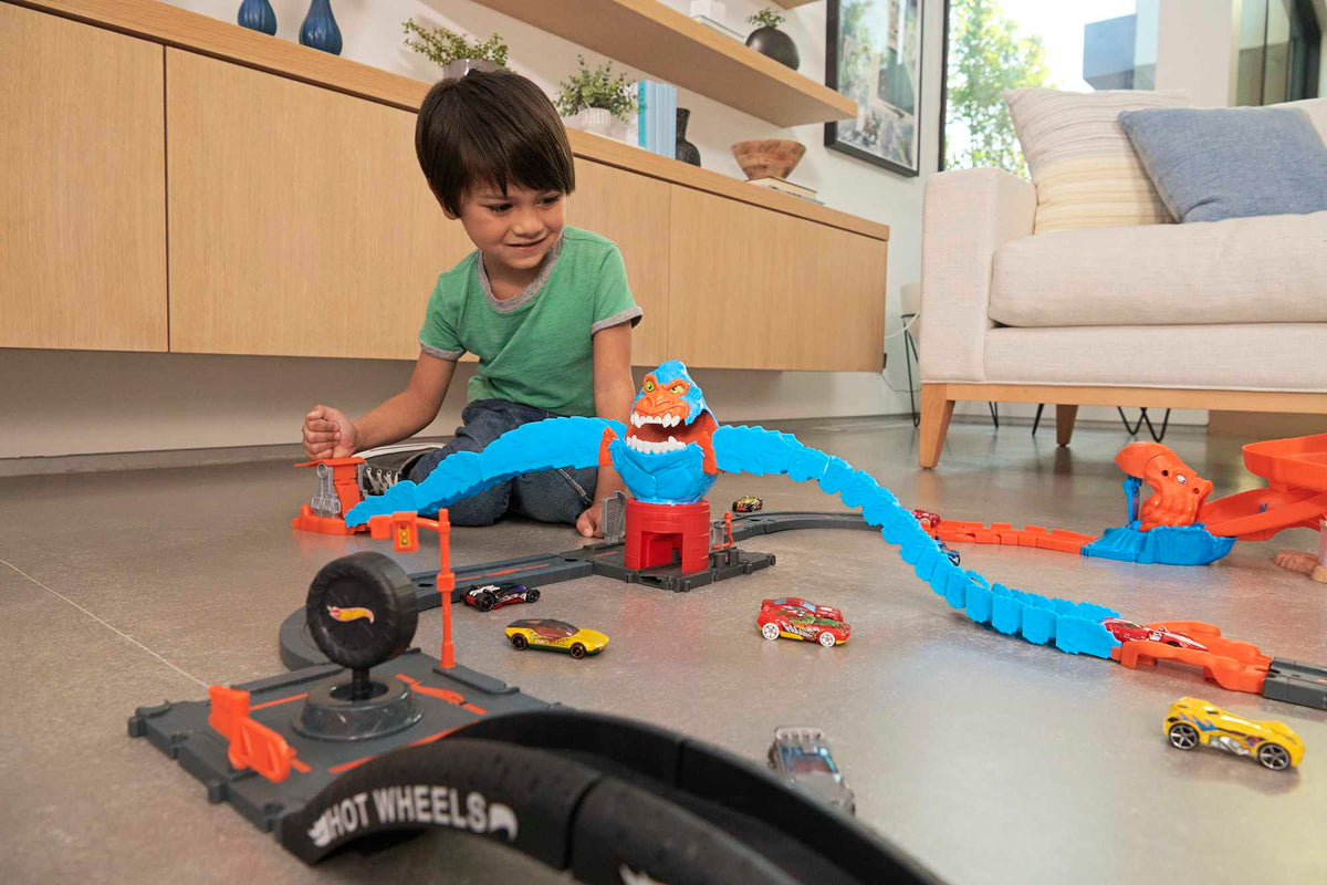 Hot Wheels® Düşman Yaratıklar Oyun Seti