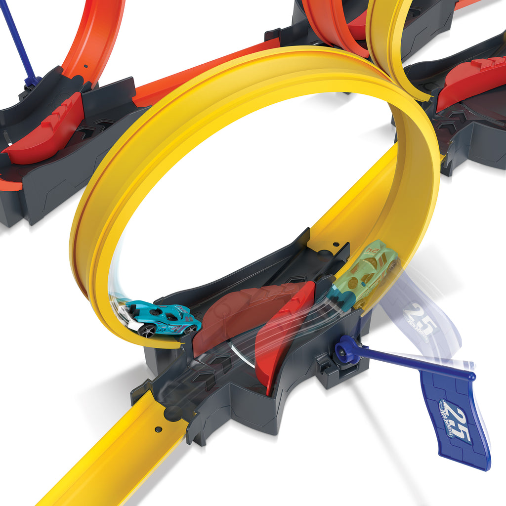 Hot Wheels® Çok Çemberli Yarış™ Oyun Seti ve 1 araba, 4-10 yaş arası çocuklar için hediye