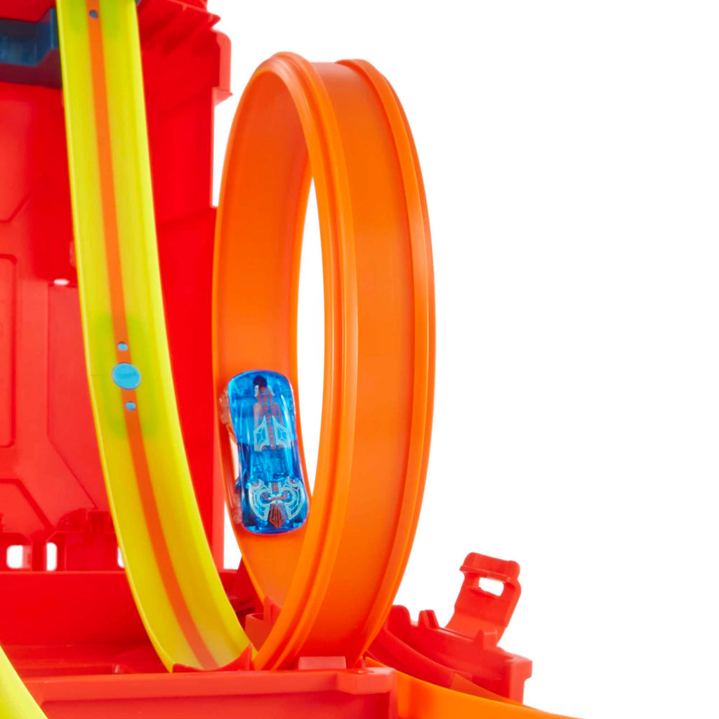 Hot Wheels Track Builder Unlimited Benzin Bidonu Akrobasi Pist Seti - Araba Dahil, 4 Yaş ve Üzeri