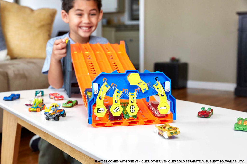 Hot Wheels® Kıvrılan Yarış Pisti™