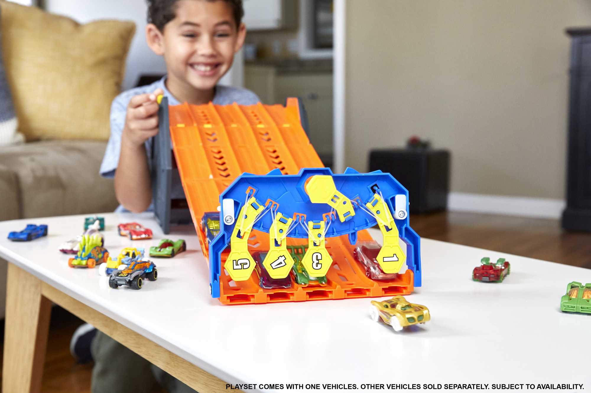 Hot Wheels® Kıvrılan Yarış Pisti™