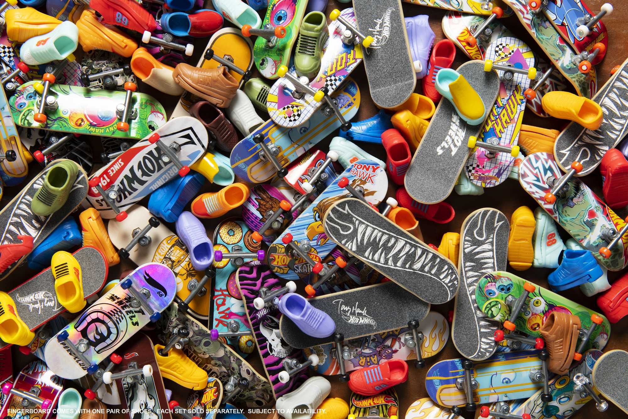 Hot Wheels Skate Parmak Kaykay ve Ayakkabı Paketleri, Tony Hawk parmak kaykayı ve kaykay ayakkabıları, çocuklara uygun oyuncak (Stilleri değişiklik gösterebilir.)