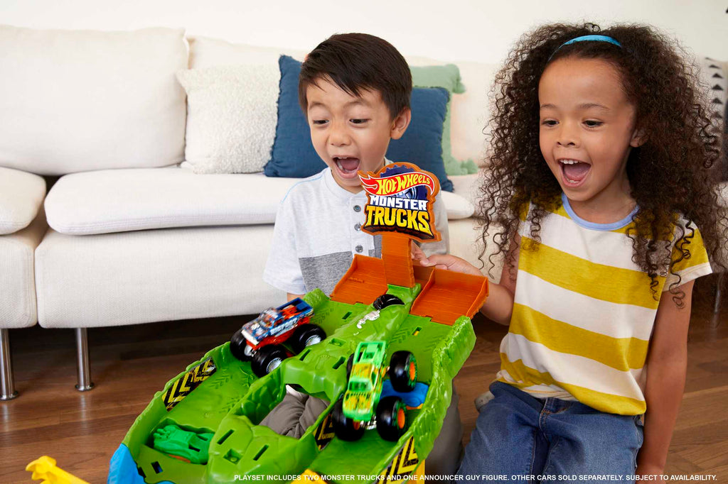 2 adet 1:64 ölçekli oyuncak arabasıyla Hot Wheels® Monster Trucks oyun seti