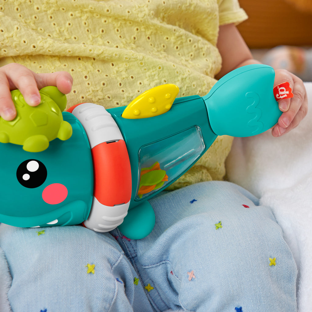 Bebeklerin ince motor becerilerini geliştiren ve duyusal gelişime yardımcı özellikleri bulunan Fisher Price Eğlenceli Köpek Balığı