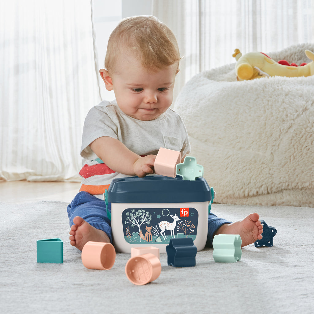 Bebekler için lacivert ve bej renginde 10'lu şekil eşleştirme oyuncağı Fisher-Price Bebeğimin İlk Blokları
