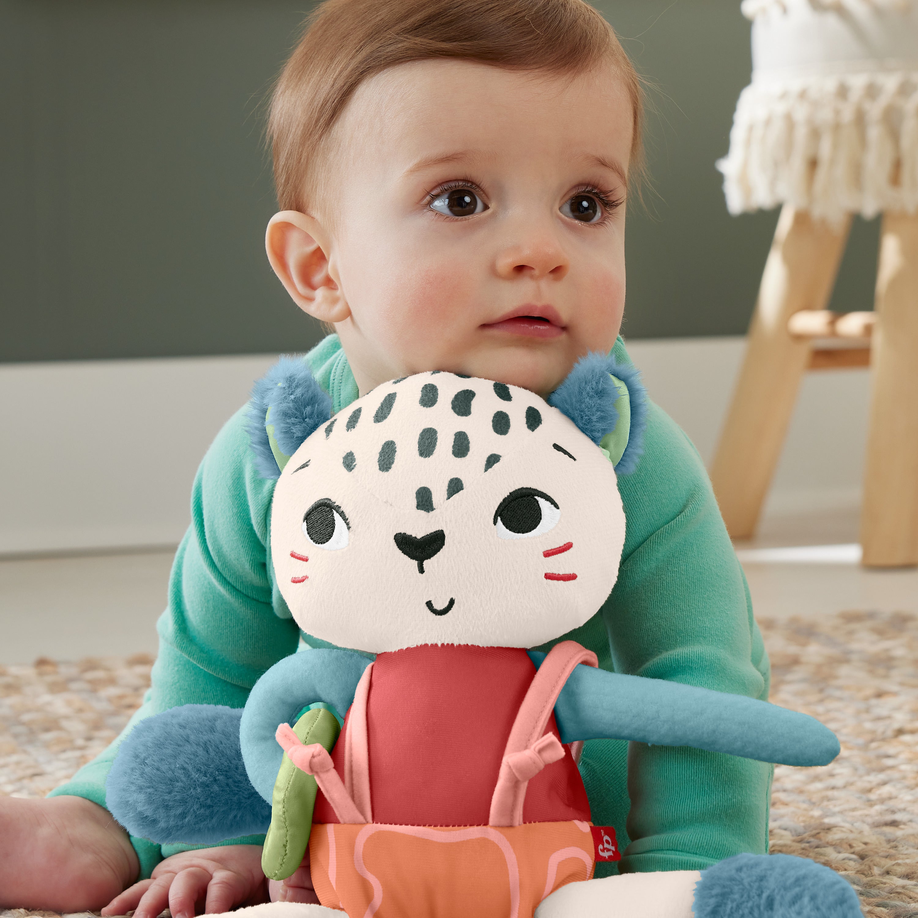 Planet Friends Eğlenceli Dostum Kar Leoparı, bebeklerin duyusal gelişimine yardımcı oyuncak