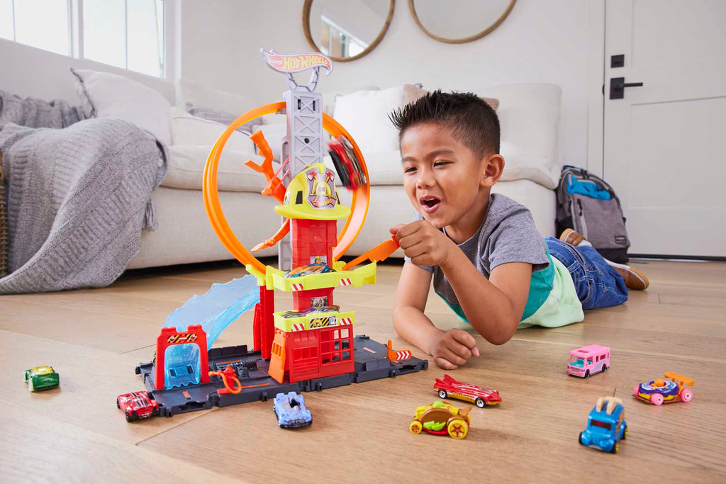 Hot Wheels City Çember Pistli İtfaiye İstasyonu Oyun Seti (1 Araba Dahil) HKX41