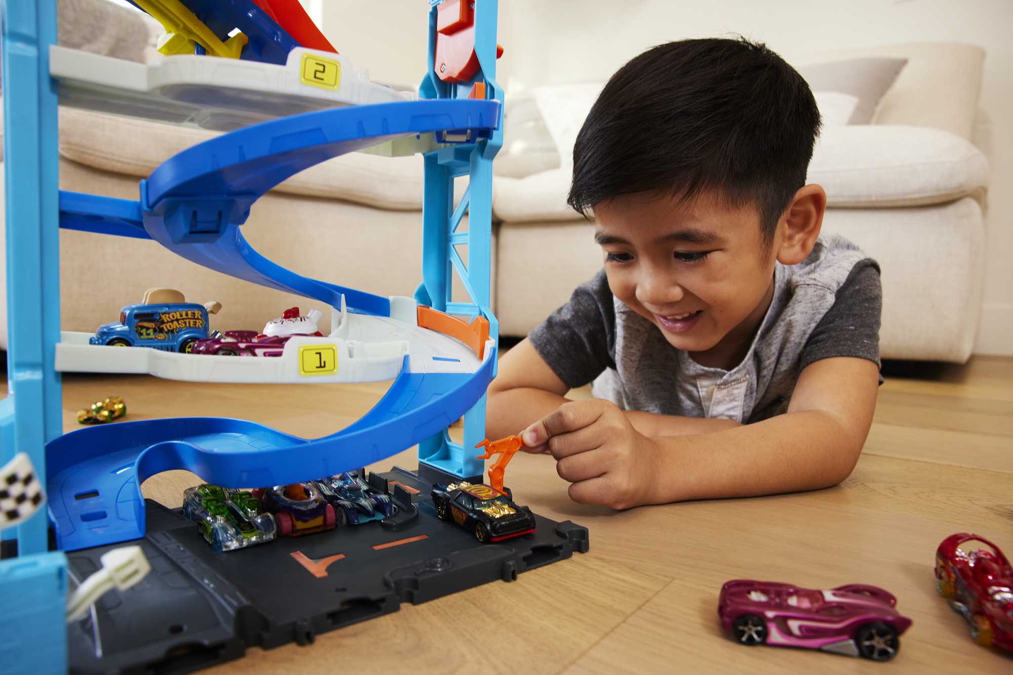 Hot Wheels Heyecanlı Yarış Kulesi Oyun Seti - Dönüşen Pist + 1 Araba Dahil (HKX43)
