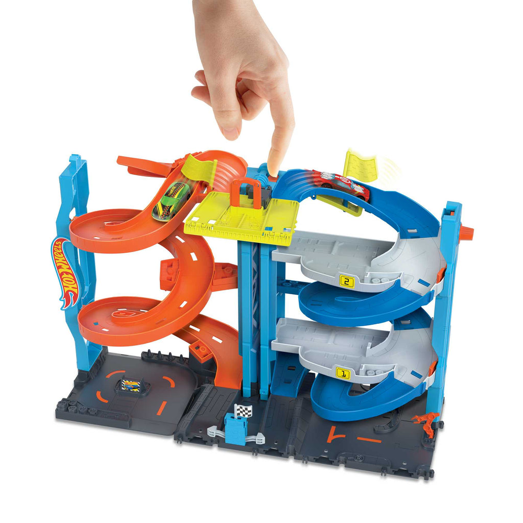 Hot Wheels Heyecanlı Yarış Kulesi Oyun Seti - Dönüşen Pist + 1 Araba Dahil (HKX43)