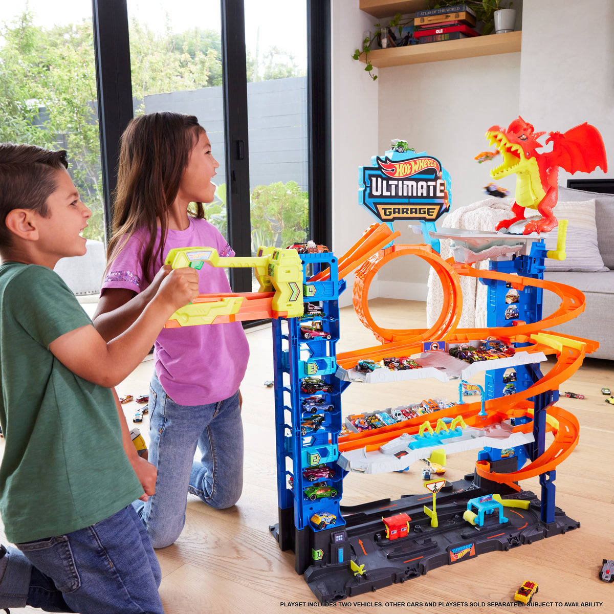 2 Metal Araba ve 50'den Fazla Arabalık Oyuncak Otoparkı içeren Hot Wheels™ Şehri Yeni Ultimate Garaj Oyun Seti