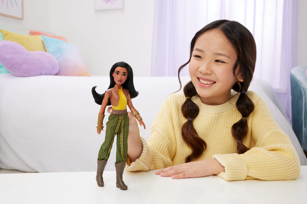 Disney Prenses Raya Işıltılı Moda Bebeği
