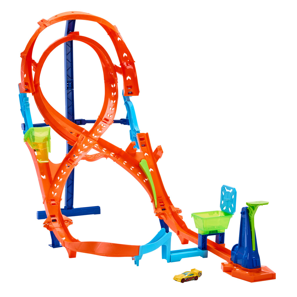 1 adet Hot Wheels® araba ve 8 şeklinde pist içeren Hot Wheels® pist seti