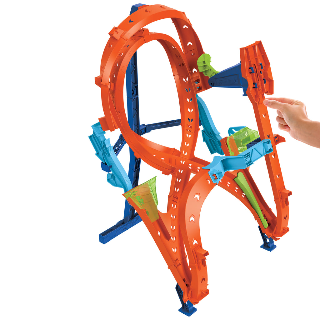 1 adet Hot Wheels® araba ve 8 şeklinde pist içeren Hot Wheels® pist seti