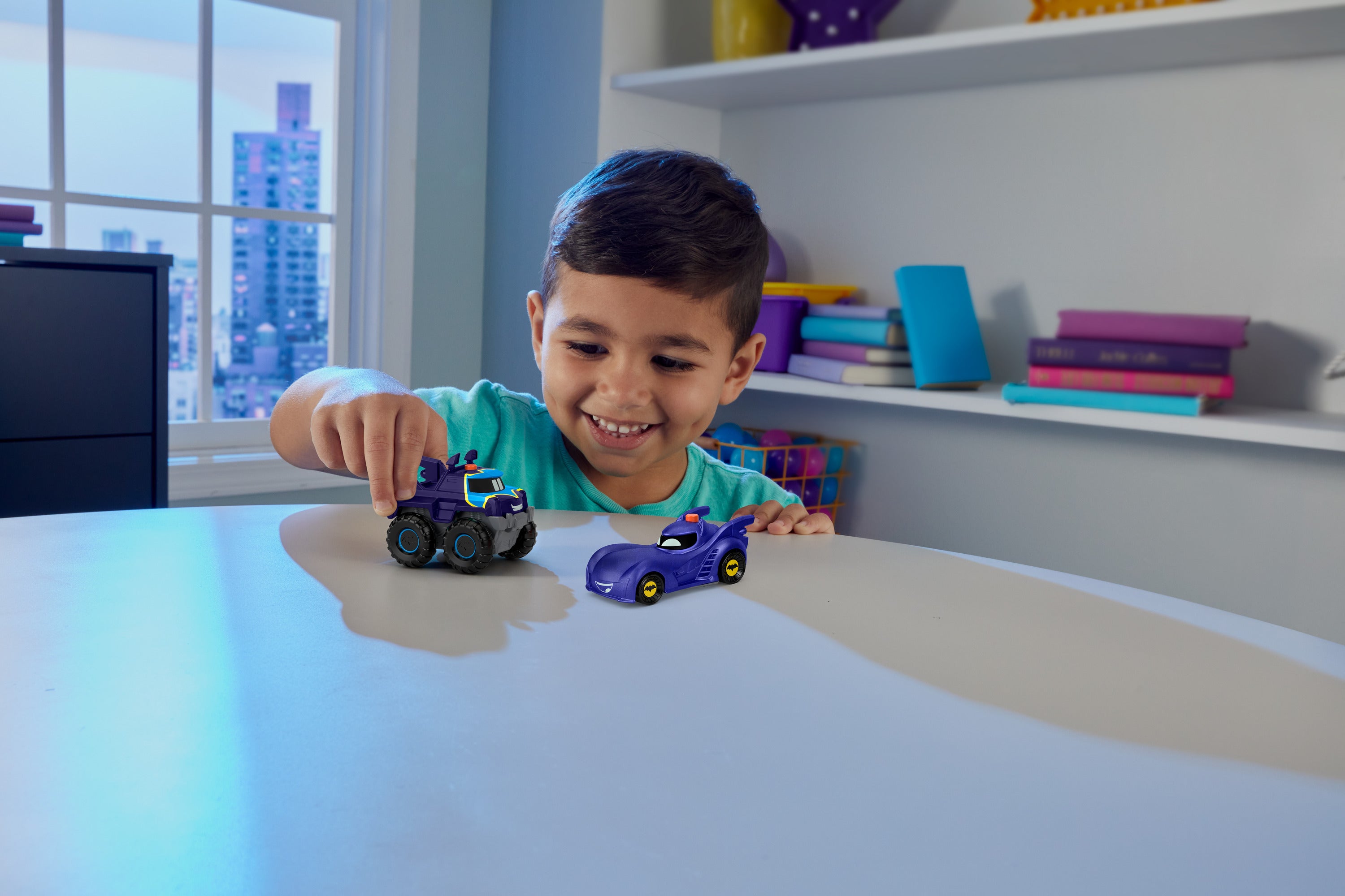 Fisher-Price Batwheels Işıklı Yarışçılar - Bam ve Buff 1:55 Ölçek Oyuncak Araba Seti (2'li)