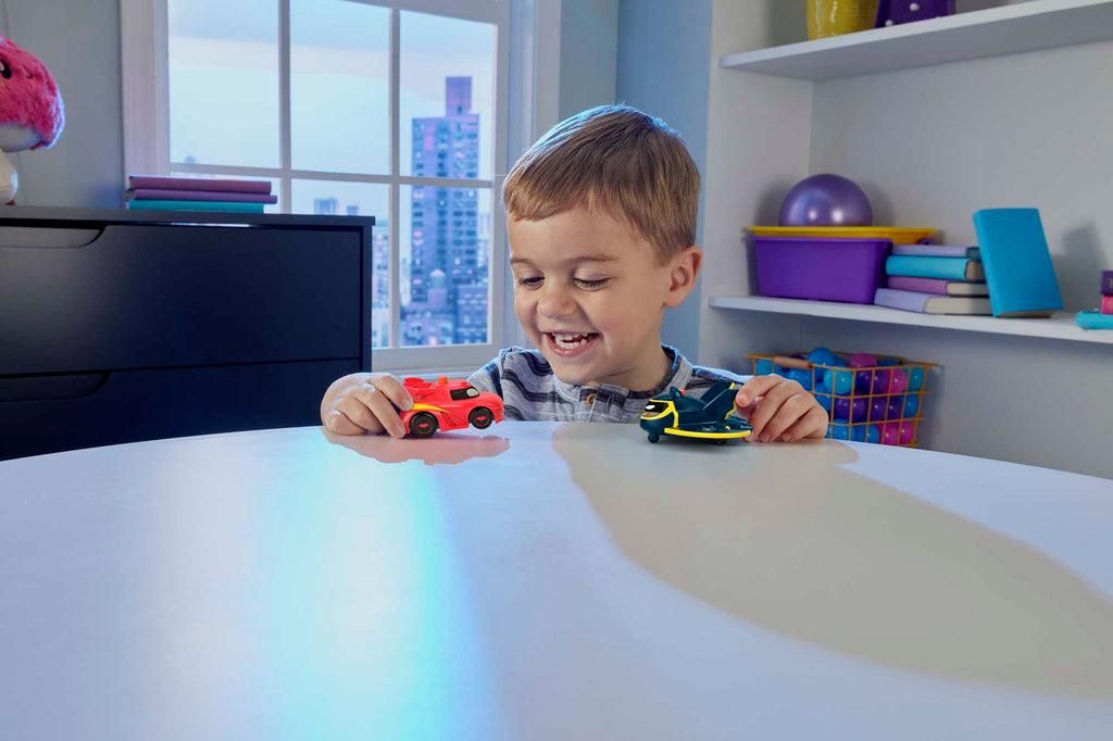 Fisher-Price DC Batwheels Işıklı Yarışçılar 2'li Set - Redbird ve Batwing, 1:55 Ölçek Diecast Oyuncak Araba, 3+ Yaş