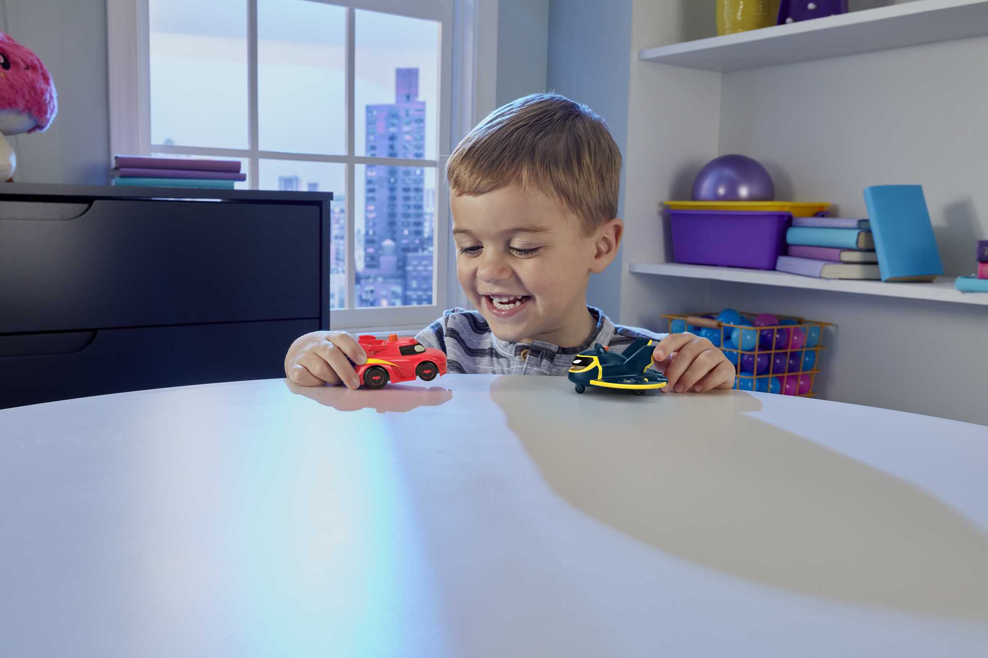 Fisher-Price DC Batwheels Işıklı Yarışçılar 2'li Set - Redbird ve Batwing, 1:55 Ölçek Diecast Oyuncak Araba, 3+ Yaş
