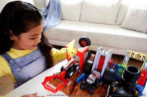 1 adet Monster Truck içeren Hot Wheels Monster Trucks Arenada Mücadeleye Başlangıç Seti