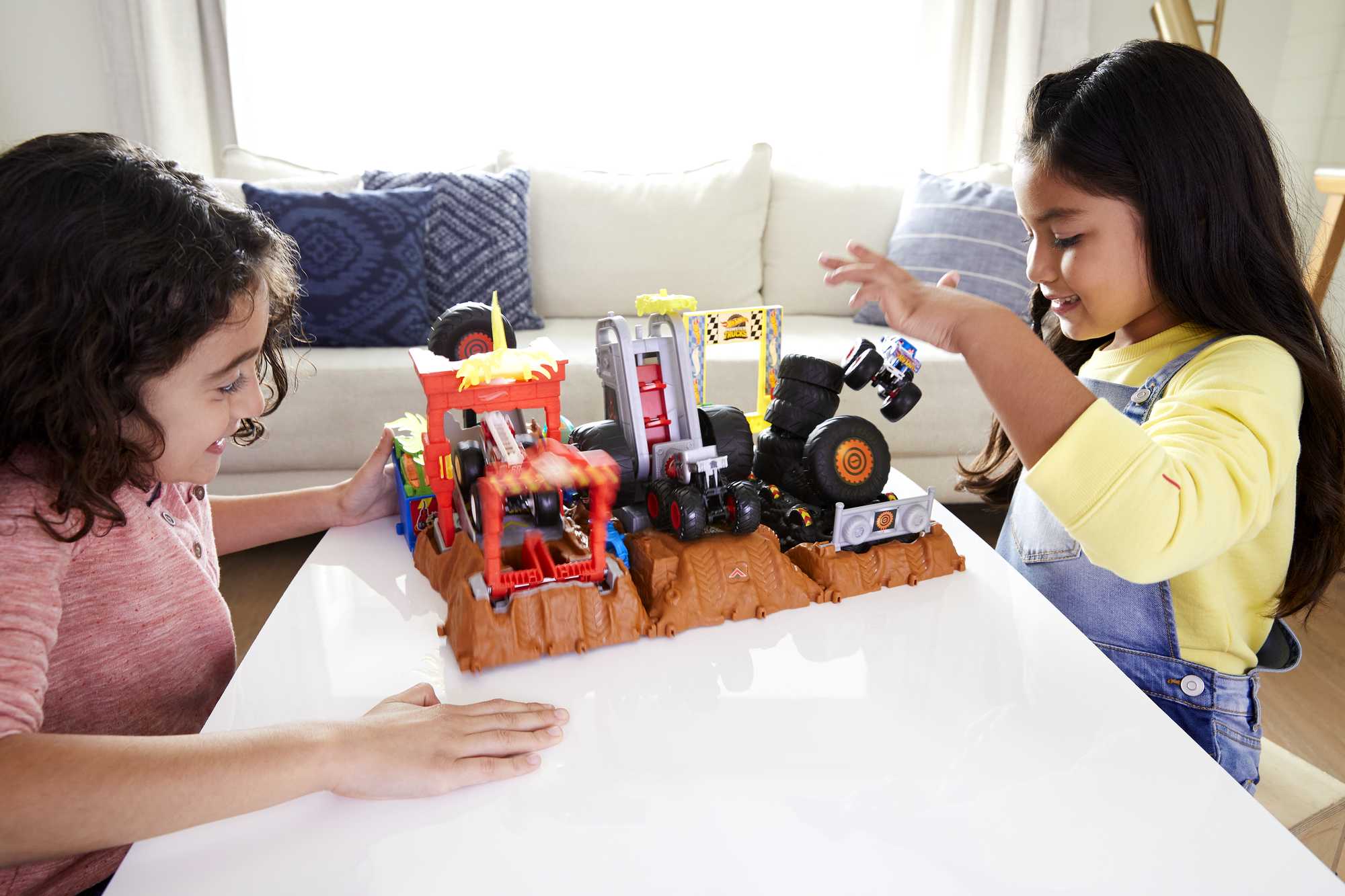 Hot Wheels Canavar Kamyonlar Arena Smashers Yarış Mücadelesi Oyun Seti