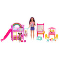 3 bebek, mobilya ve 15'ten fazla aksesuar ile Barbie Skipper Bebek Bakıcılığı Eğlencesi oyun seti