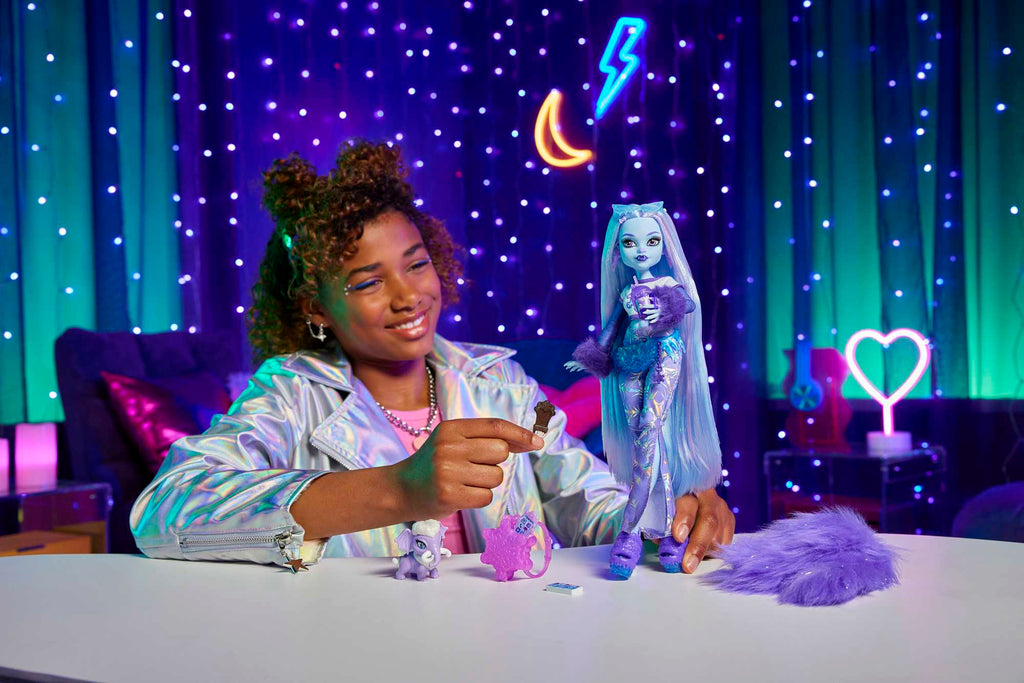 Monster High™ Abbey Bominable™ Bebek ve Aksesuarlar