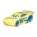Disney ve Pixar Cars Parlak Yarışçılar araçları karanlıkta parlayan, 1:55 ölçekli metal oyuncak arabalar içerir.