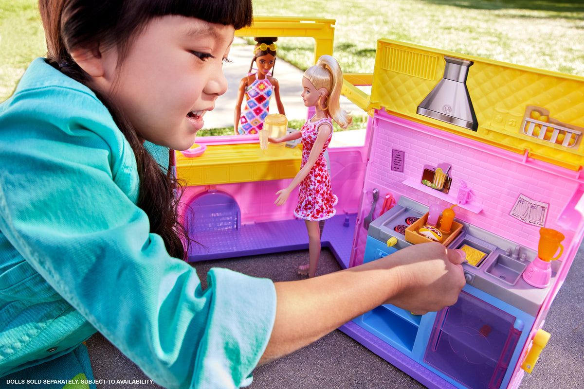 25 parçalı Barbie'nin Limonata Aracı