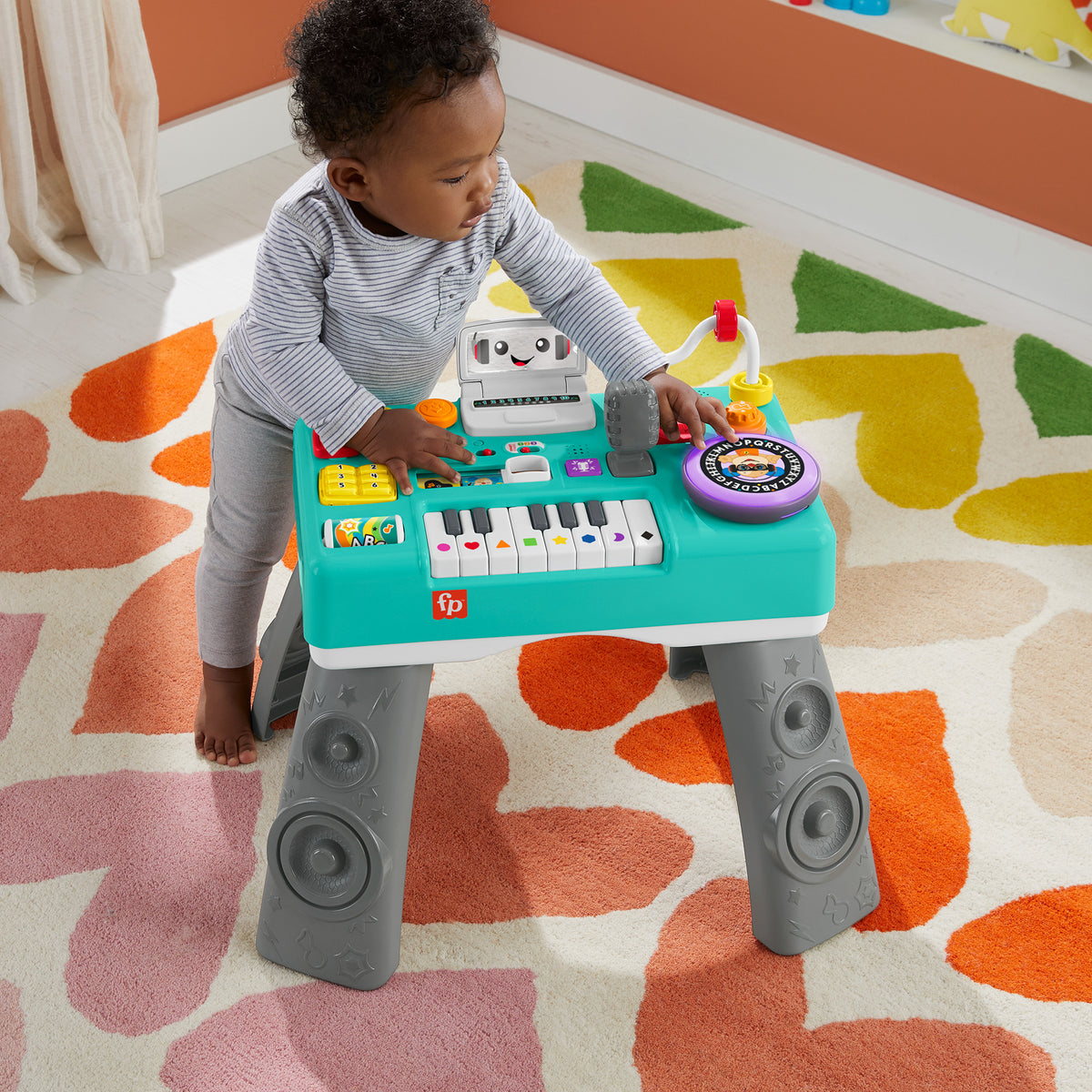 Fisher-Price Eğlen ve Öğren Müzikli Eğitici Oyuncağı Bebek ve Yürüme Çağındaki Çocuk için Eğlenceli DJ Aktivite Masası