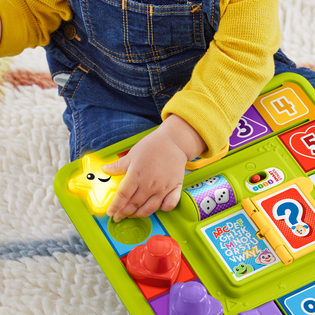 Fisher-Price Müzikli Canlandırma Masa Oyunu Bebek Oyuncağı, Eğlen ve Öğren Köpekçik'in Oyun İstasyonu, Çok Dilli Versiyon
