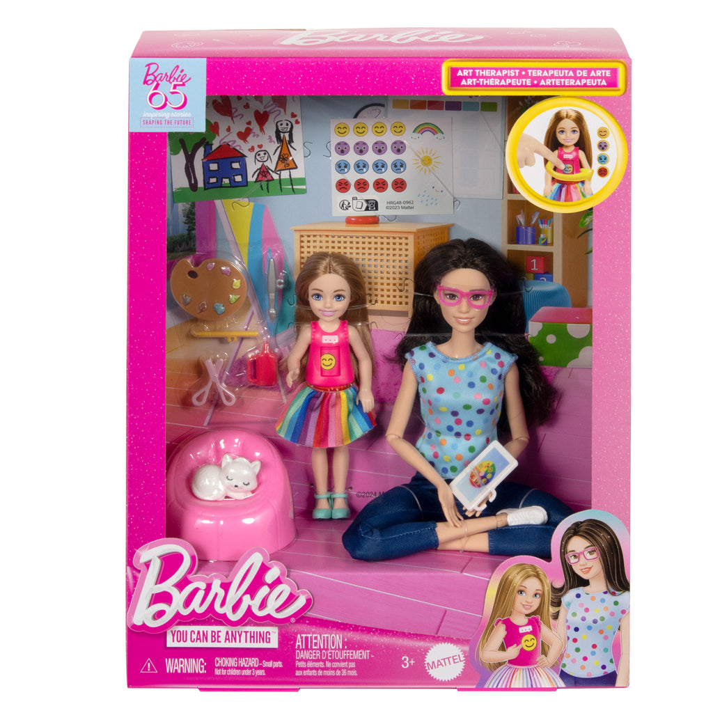 2 bebek, evcil hayvan ve aksesuarlar, dönen emojili tişört giyen minik bebek dahil Barbie sanat terapisi oyun seti