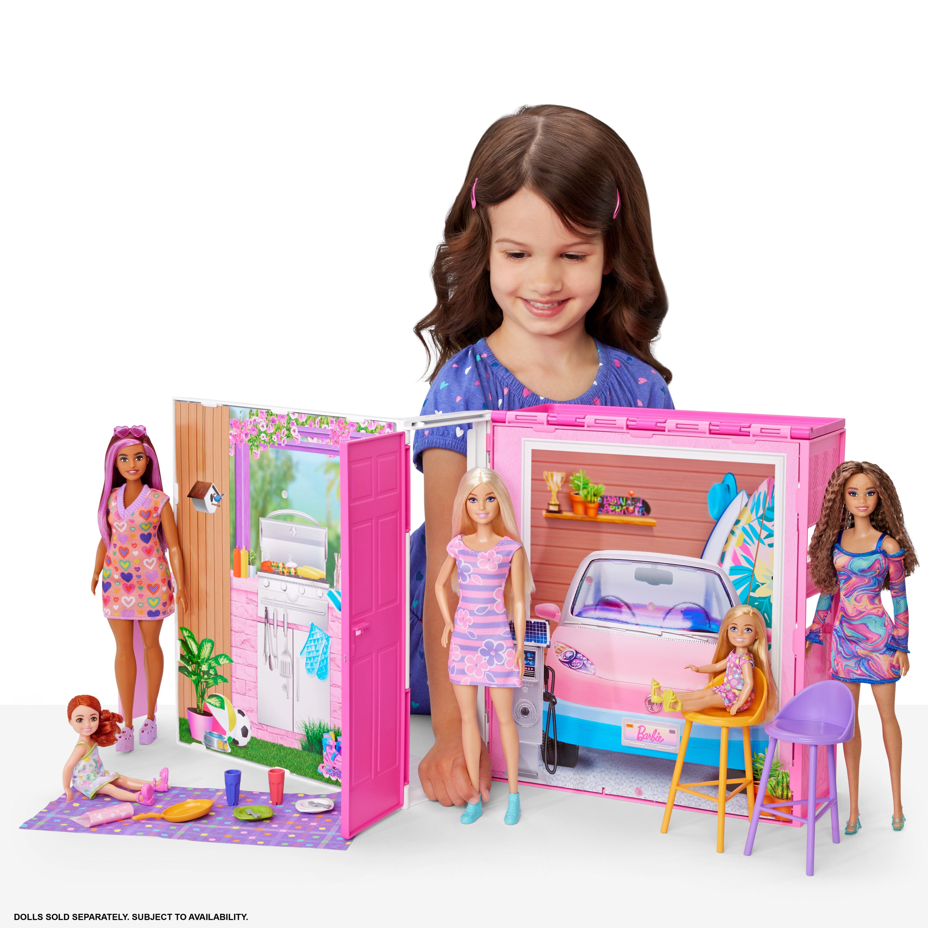 Barbie'nin Yeni Portatif Evi 2024, 4 oyun alanı ve 11 dekorasyon aksesuarı bulunan bebek evi oyun seti