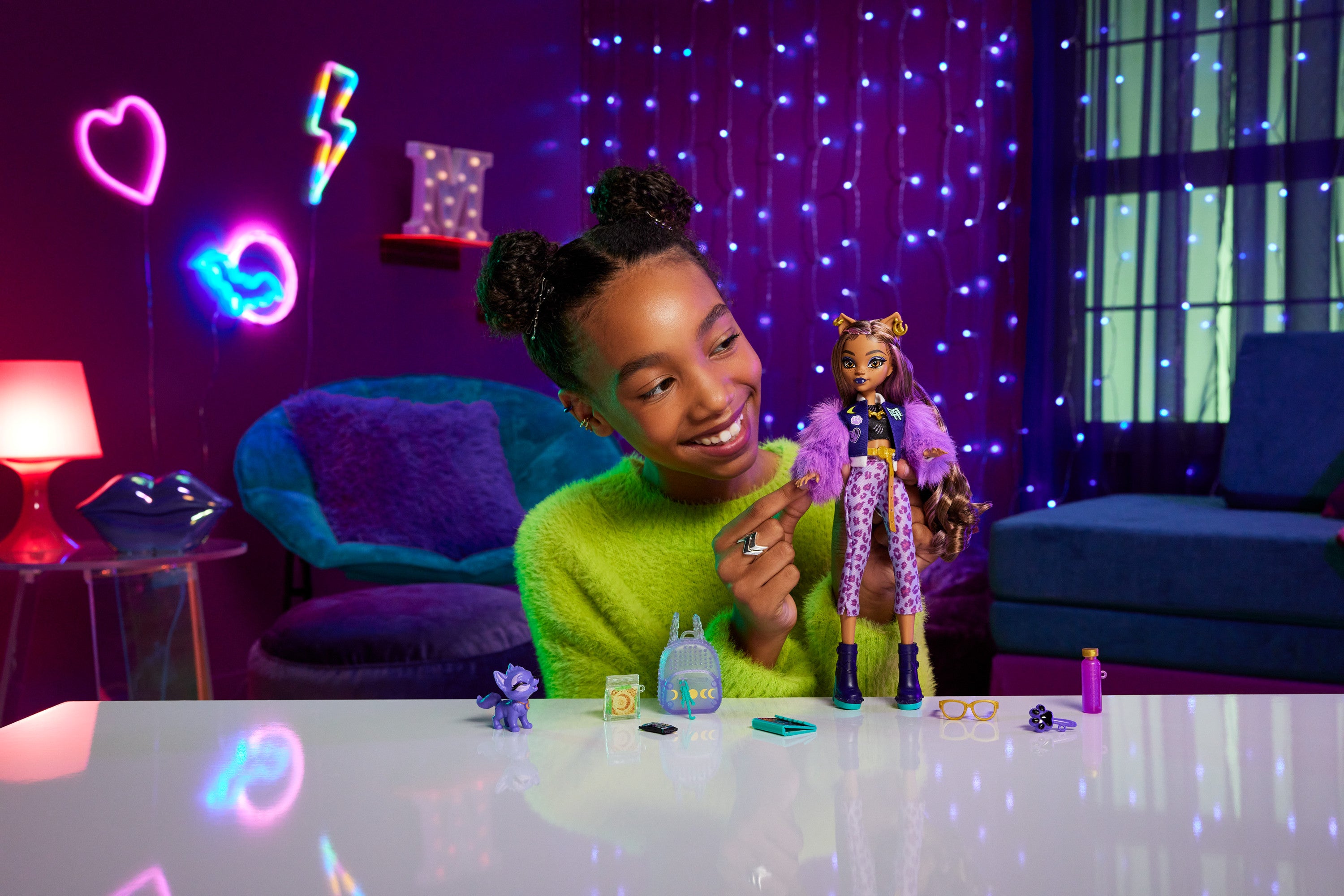 Yavru köpeği Crescent ve aksesuarlarıyla Monster High Clawdeen Wolf bebek