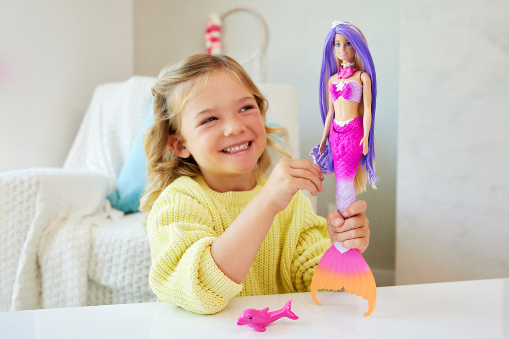 Deniz kızı Barbie "Malibu"; renk değişimi özelliği, yunus ve aksesuarlar