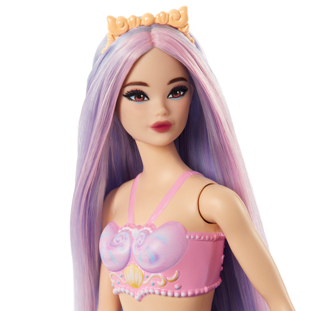 Lila rengi saçları, kuyruğu ve saç aksesuarıyla Barbie deniz kızı bebek
