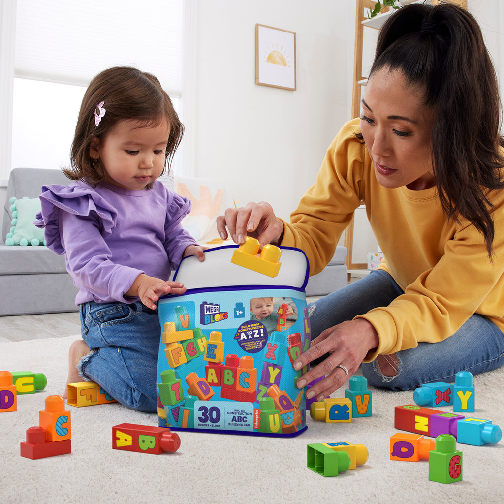 Çocuklar için MEGA BLOKS Fisher-Price Alfabeli Blok Çantası (30 parçalı) ve yeniden kullanılabilen saklama çantası