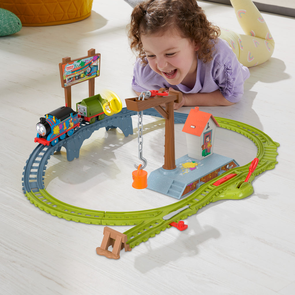 Okul öncesi çocuklar için Thomas ve Arkadaşları Boya Teslimatı Motorlu Tren ve Ray Seti