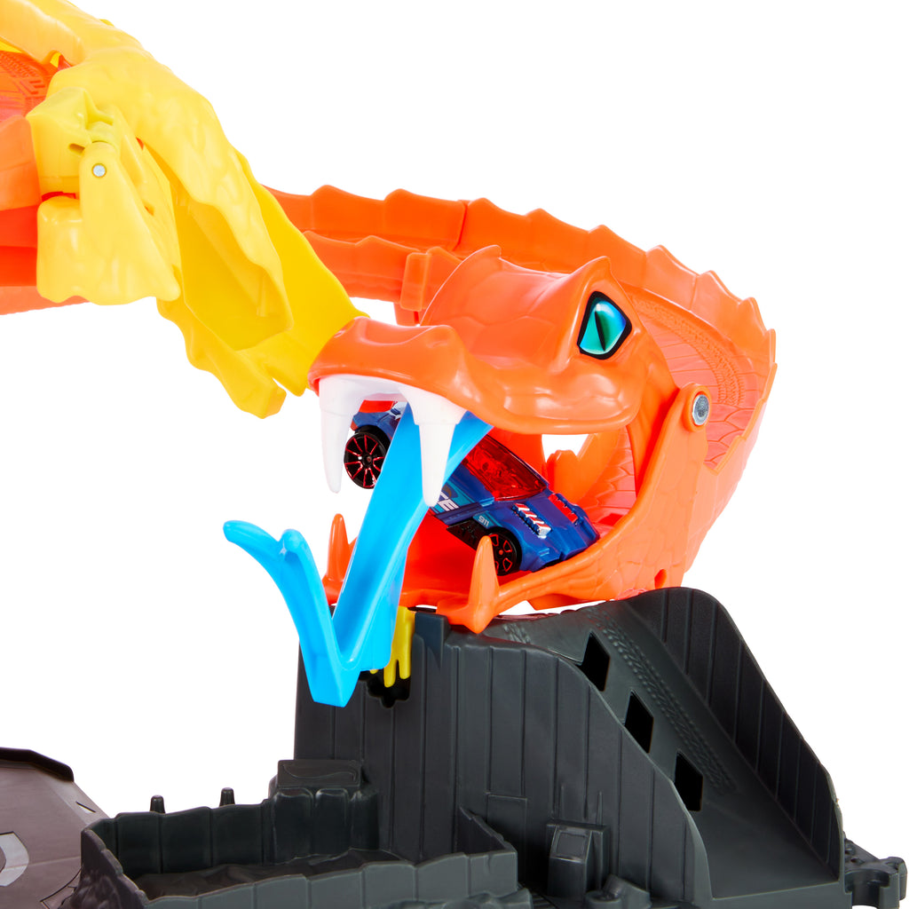 Hot Wheels Pizza Dükkanında Kobra Macerası Oyun Seti ve 1:64 ölçekli oyuncak araba