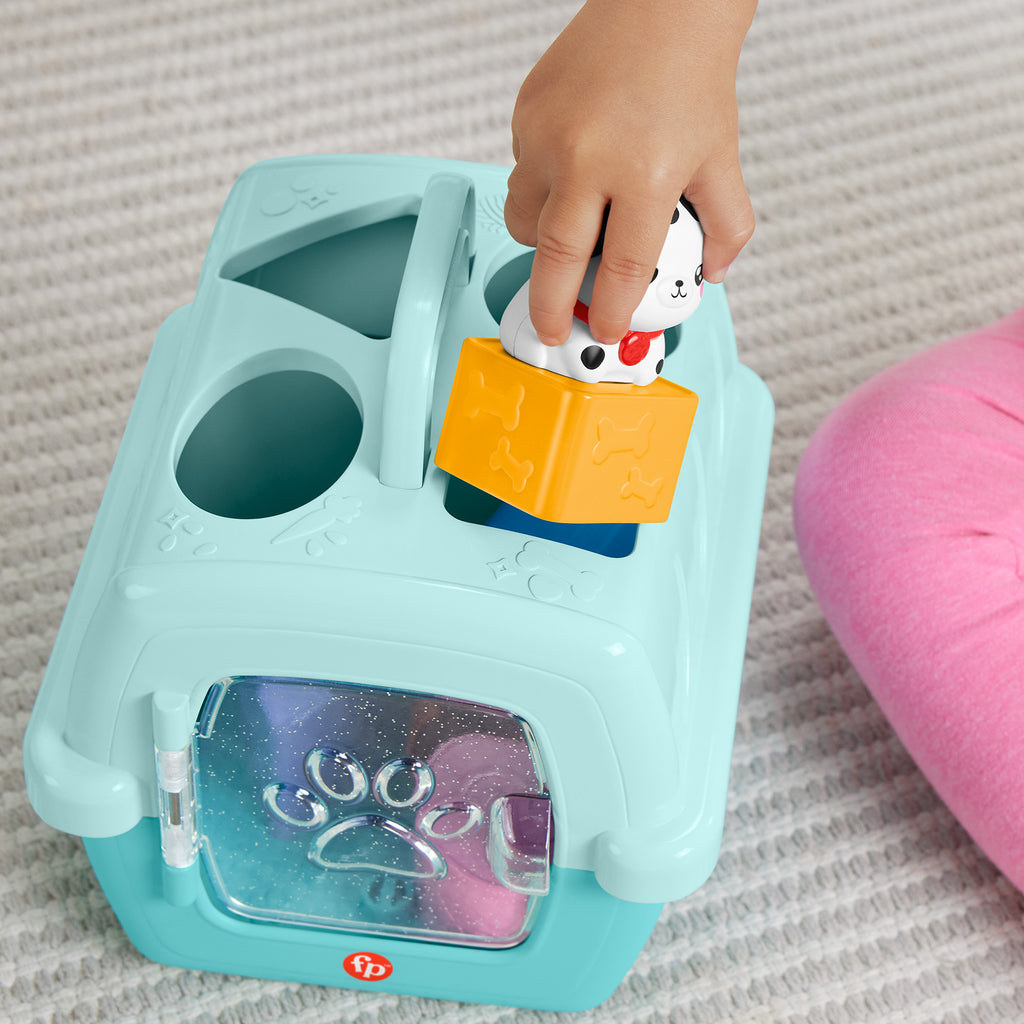 Fisher-Price Şirin Dostlar Hayvan Dostlarımın Çantası, bebekler ve yürüme çağındaki çocuklar için şekil eşleştirme oyuncağı, 8 blok
