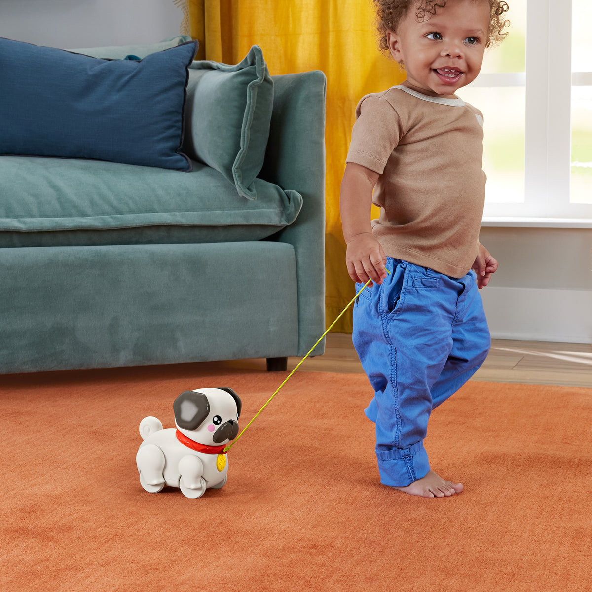 Sesli ve hareketli Fisher-Price FP Pets Yürüyüş Arkadaşı Köpekçik çekçekli bebek oyuncağı