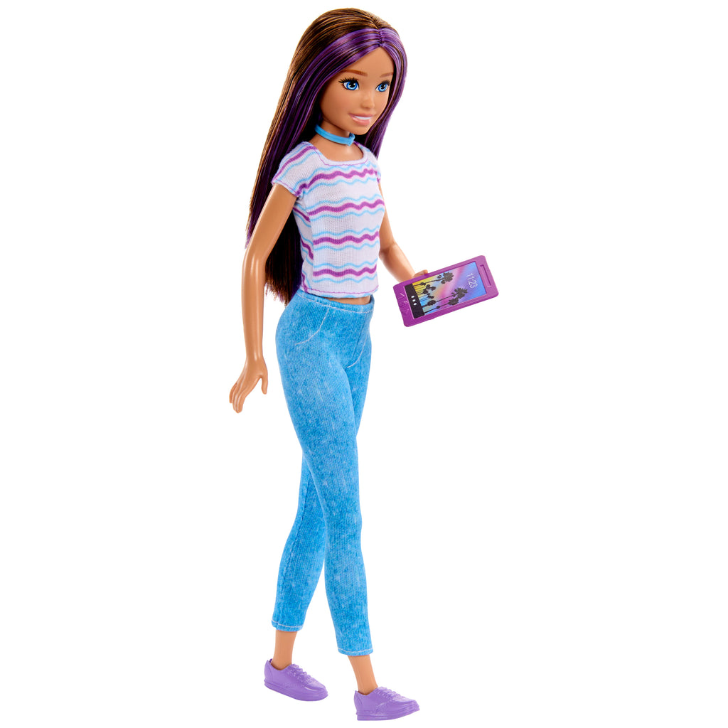 Kıyafetleri ve aksesuarlarıyla Barbie, Skipper, Stacie ve Chelsea'nin yer aldığı Barbie ve kız kardeşleri bebek seti