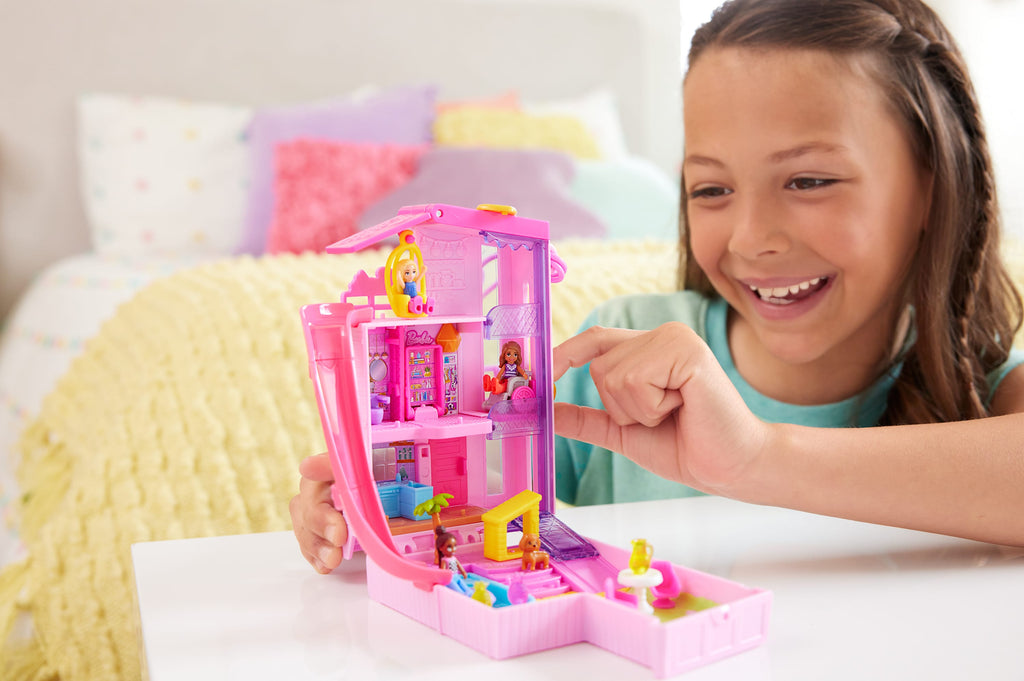 Polly Pocket Barbie Rüya Evi mini bebek evi ve oyun seti, 3 mikro bebek, 1 evcil hayvan figürü ve 11 aksesuar