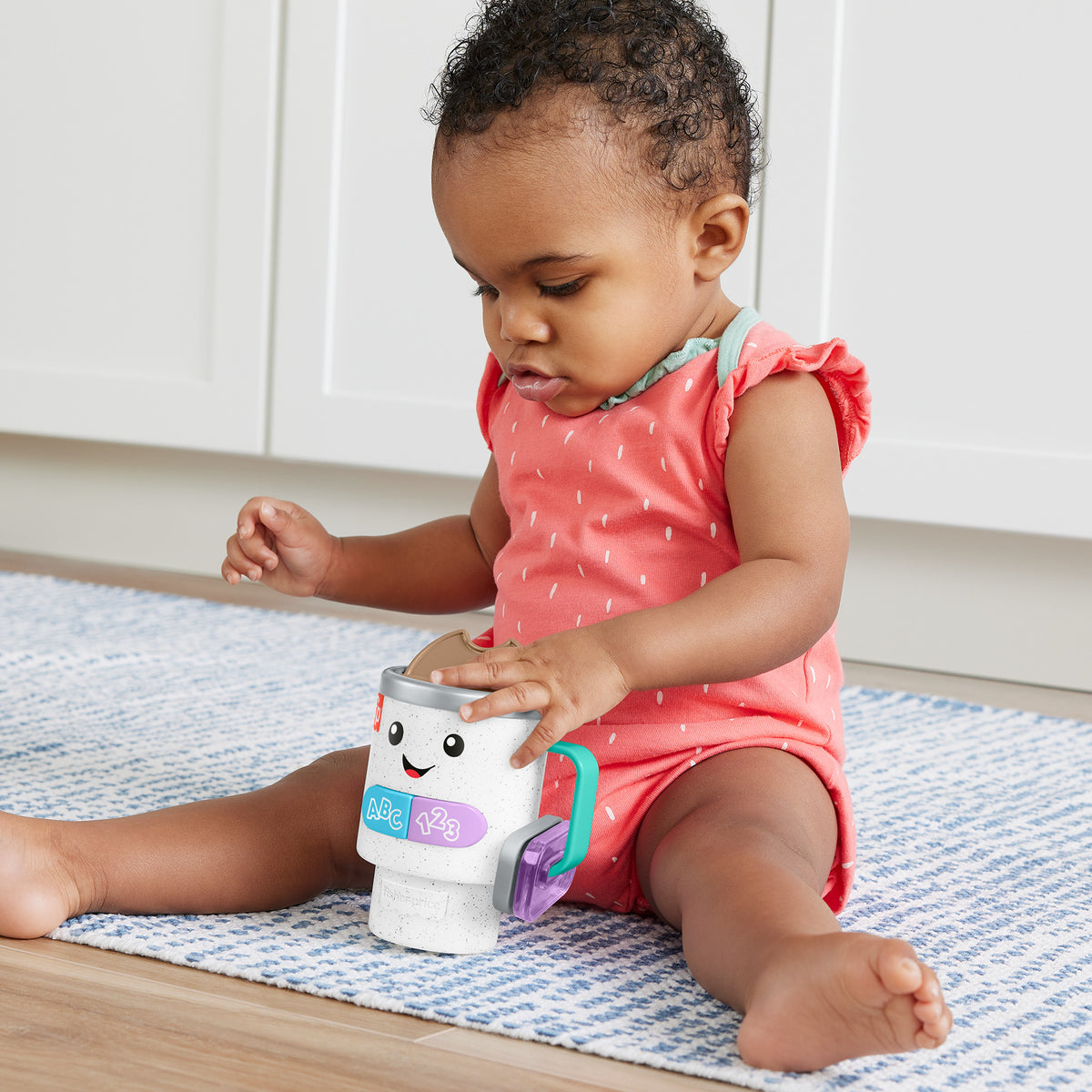 Birden fazla dil desteği olan Fisher-Price Eğlen ve Öğren Kahve Keyfi