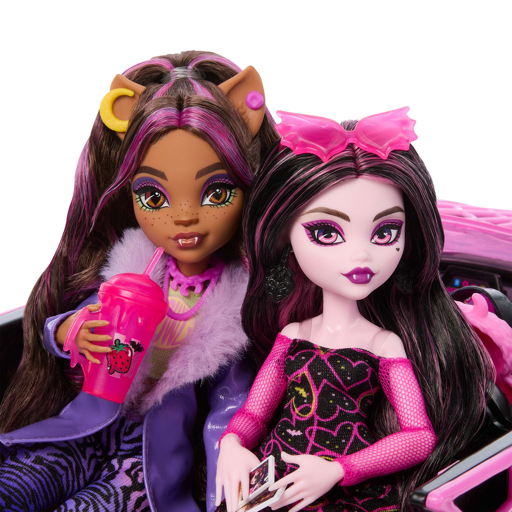 20'den fazla aksesuar, Draculaura ve Clawdeen Wolf bebeklerle Monster High Muhteşem Araba oyun seti