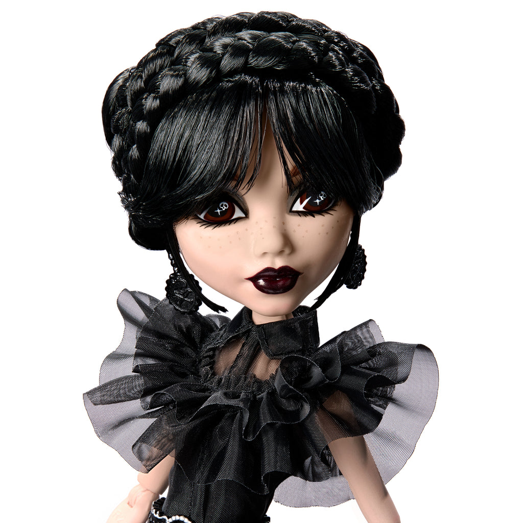 Monster High Wednesday koleksiyona uygun bebek; dans sahnesinden ilham alınarak tasarlanan siyah elbiseli Rave'N Wednesday