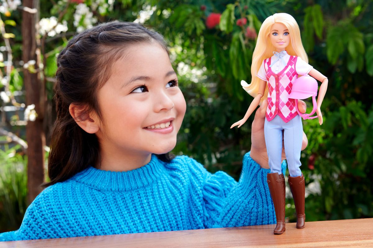 Binici kıyafetleri ve aksesuarlarıyla Barbie Mysteries: Barbie Binici Bebek - Malibu