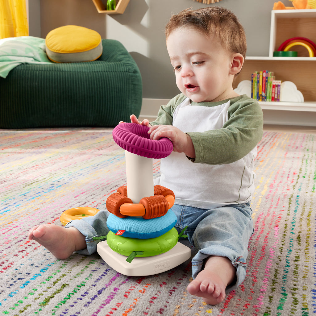 Devrilmez tabanlı Fisher-Price Duyusal Gelişimi Destekleyen Renkli Halkalar, bebekler için ince motor becerilerini geliştiren aktiviteler