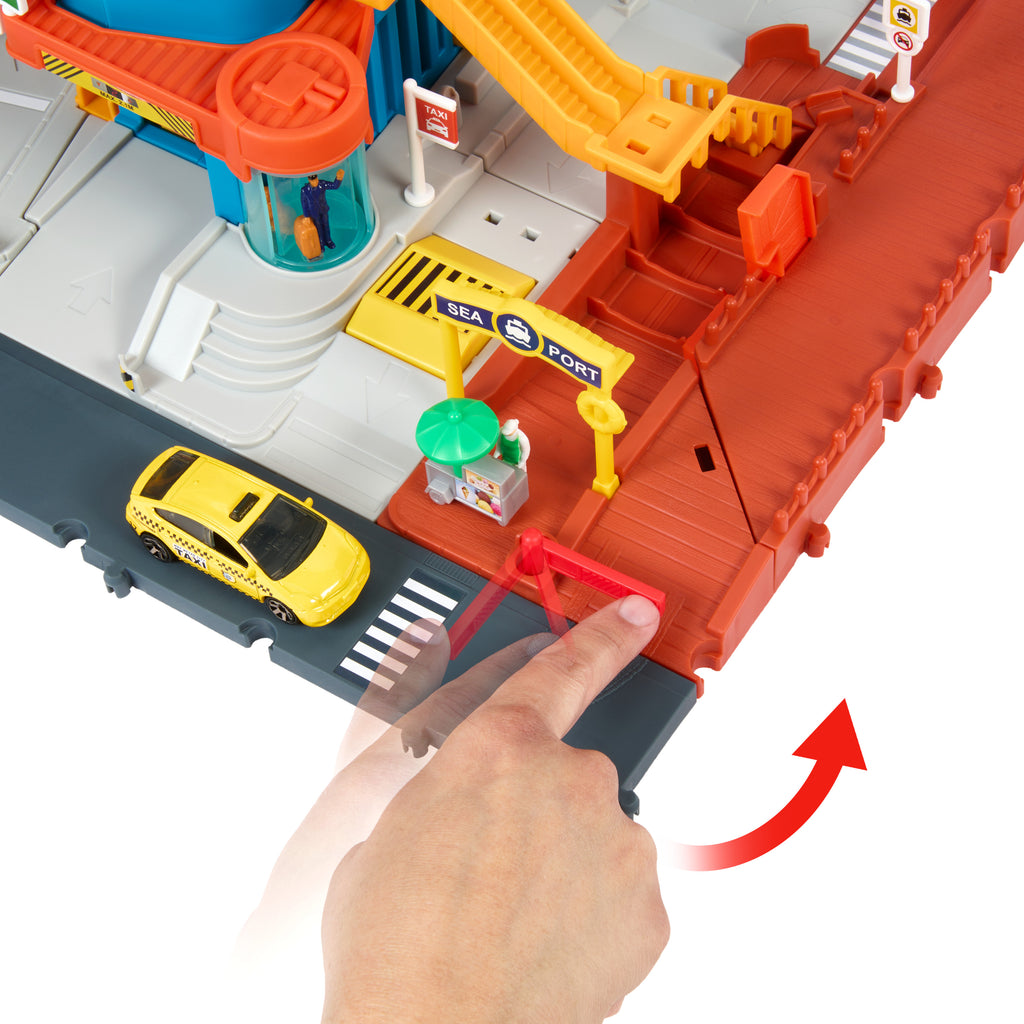1:64 ölçekli taksi, tekne ve helikopterin yanı sıra yiyecek arabası aksesuarı (3 araç, 1 aksesuar) ile Matchbox Aksiyon Sürücüleri Şehir Maceraları Oyun Seti